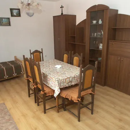 911a Apartment